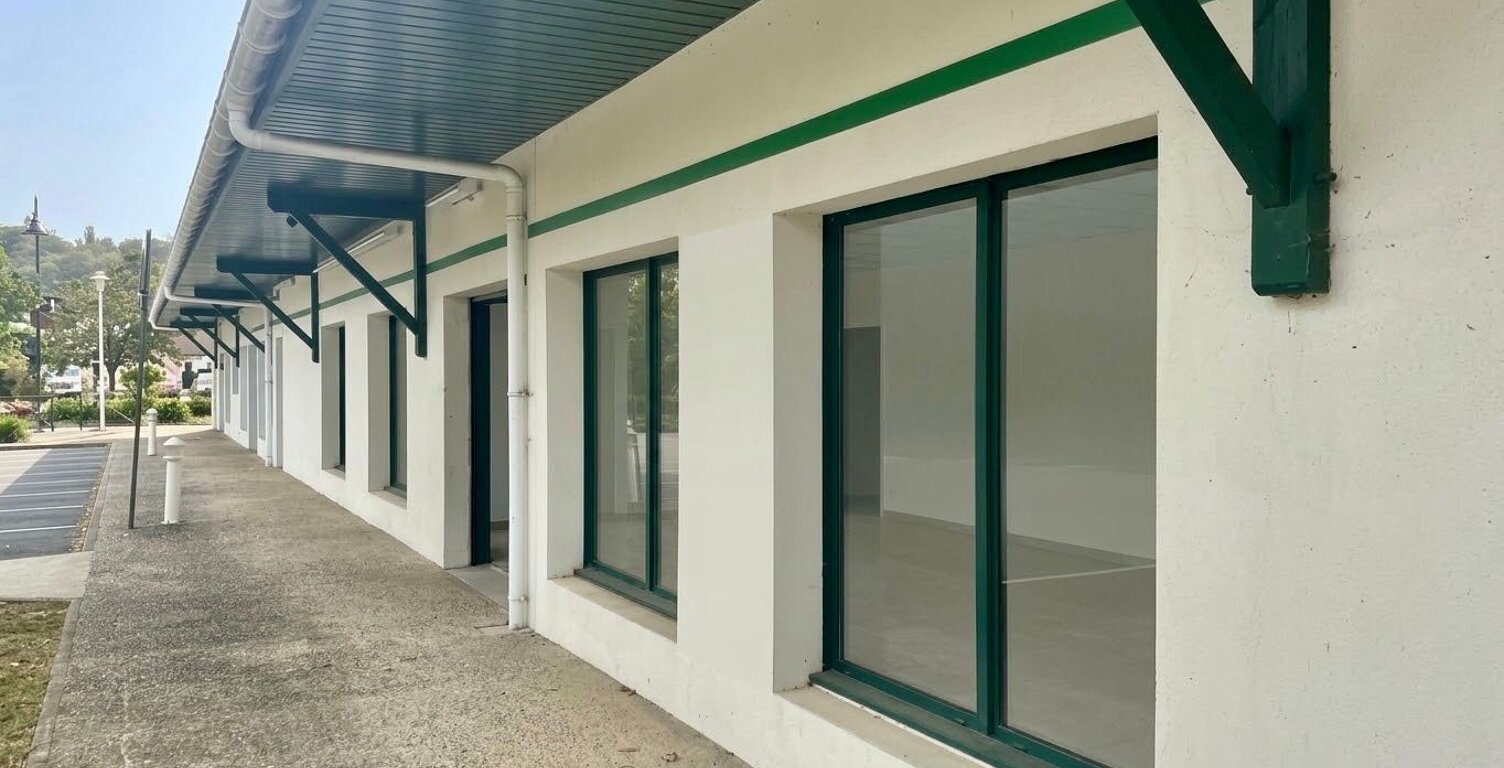 Bien Commercial À Vendre — photo 1