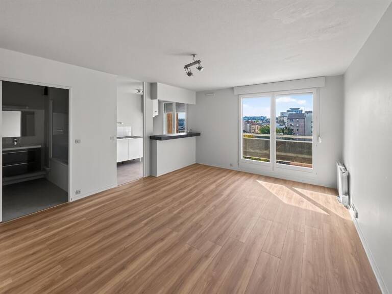 Joli studio en étage élevé à Villeurbanne — photo 1