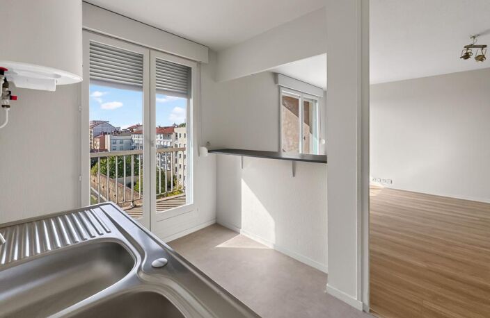 Joli studio en étage élevé à Villeurbanne — photo 3