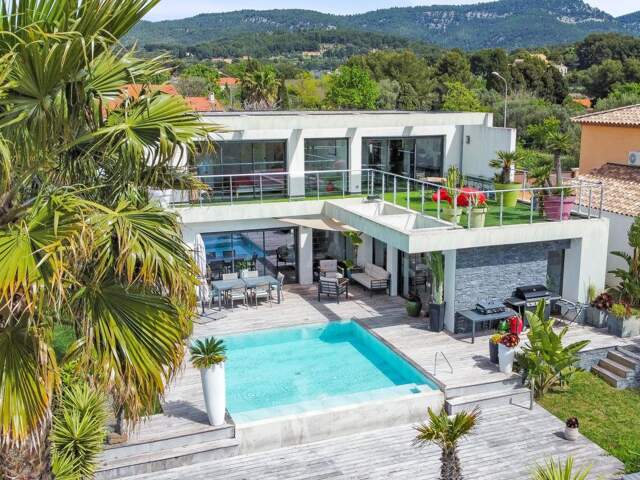 Sanary sur Mer - Villa d’exception de 250 m² – Piscine à débordement — photo du bien