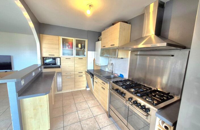 Bel appartement meublé 2 chambres avec balcon, cave, garage et parking — photo 2