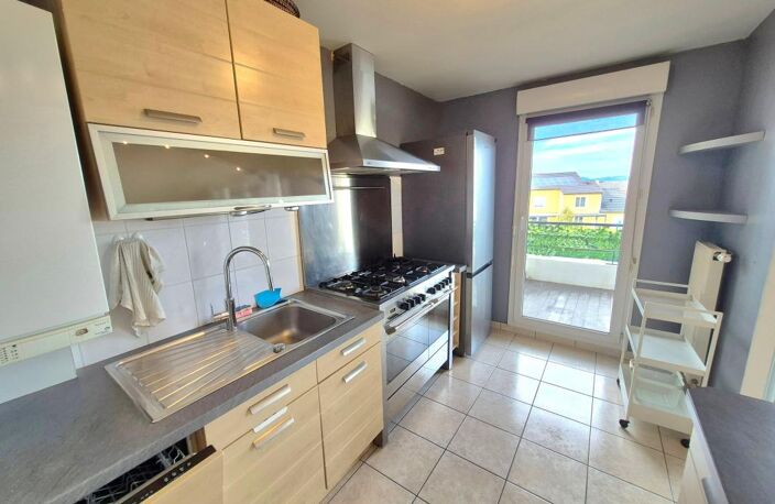 Bel appartement meublé 2 chambres avec balcon, cave, garage et parking — photo 3