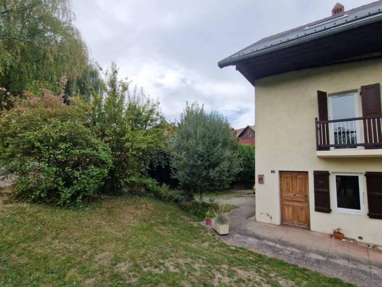 À VENDRE en EXCLUSIVITÉ à BLOYE - Maison mitoyenne avec dépendance et beau terrain de 938 m² — photo 1