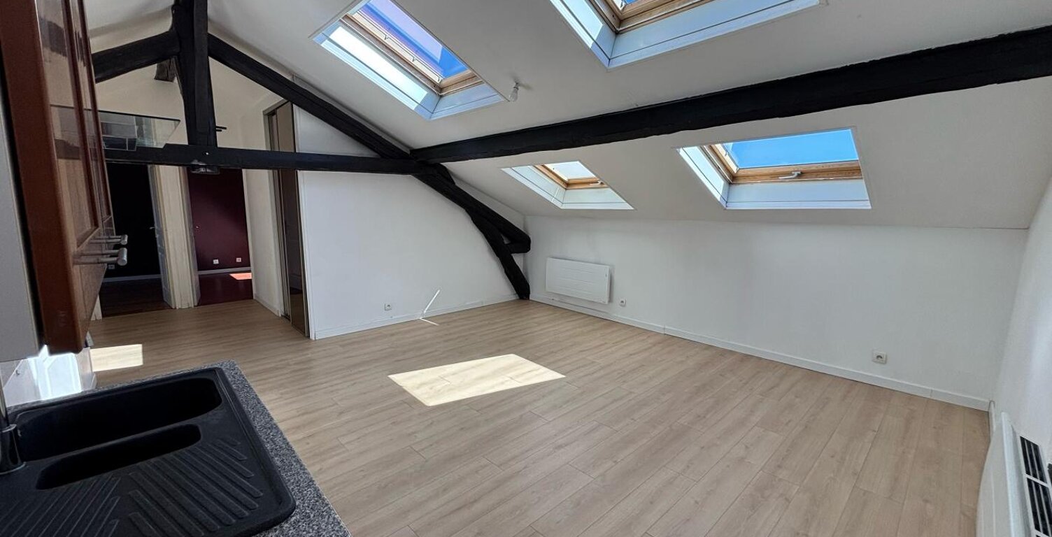 REIMS proche centre, à 2 pas de la gare: appartement type 3 type loft, séjour, 2 chambres — photo 1
