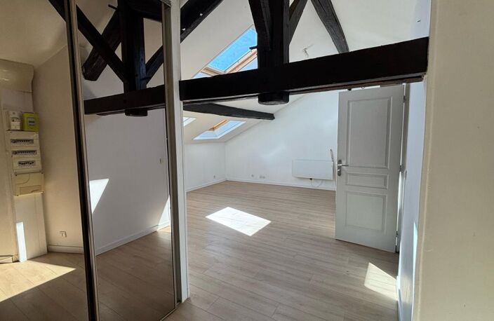 REIMS proche centre, à 2 pas de la gare: appartement type 3 type loft, séjour, 2 chambres — photo 2