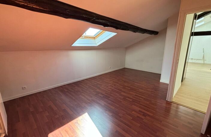 REIMS proche centre, à 2 pas de la gare: appartement type 3 type loft, séjour, 2 chambres — photo 4