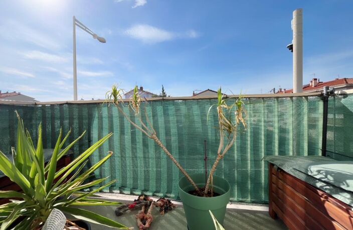 Magnifique appartement de 60 m² de type T3 au 1 er étage avec balcon, cave et place de parking en garage fermé — photo 4