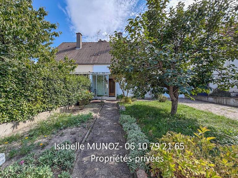 Perignat Les Sarlieve : Maison F4 avec jardin, terrasse et près de 90 m² de dépendances — photo 1