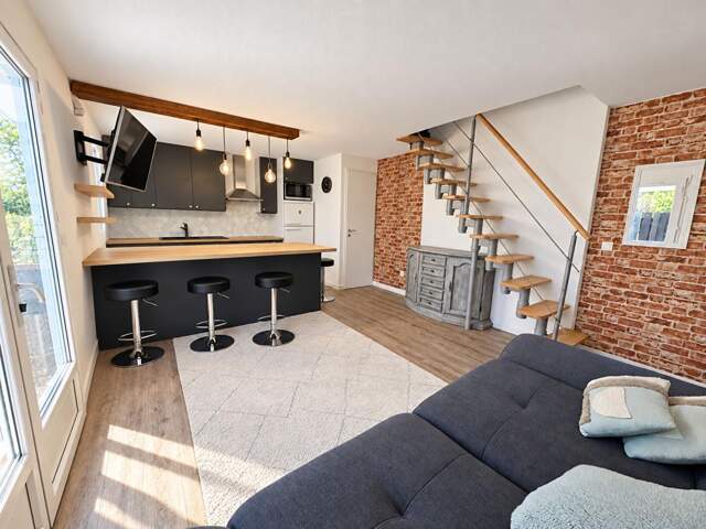 À SAISIR - VIDAUBAN Mazet meublé 45 m2 avec jardin et jacuzzi - Piscine - Tennis — photo du bien