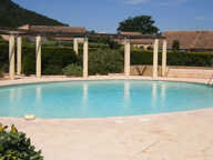 À SAISIR - VIDAUBAN Mazet meublé 45 m2 avec jardin et jacuzzi - Piscine - Tennis — photo 2