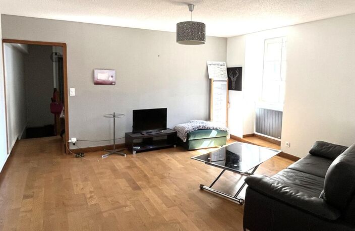 Immeuble avec local commercial et appartement  - Arinthod centre — photo 2