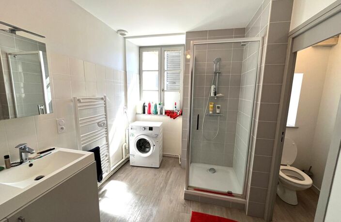 Immeuble avec local commercial et appartement  - Arinthod centre — photo 3