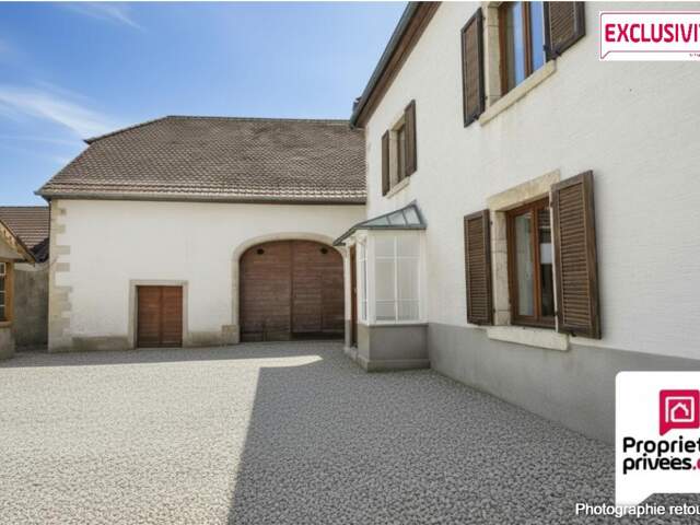 Corps de ferme avec 2 maisons, une grange, prévoir travaux — photo du bien