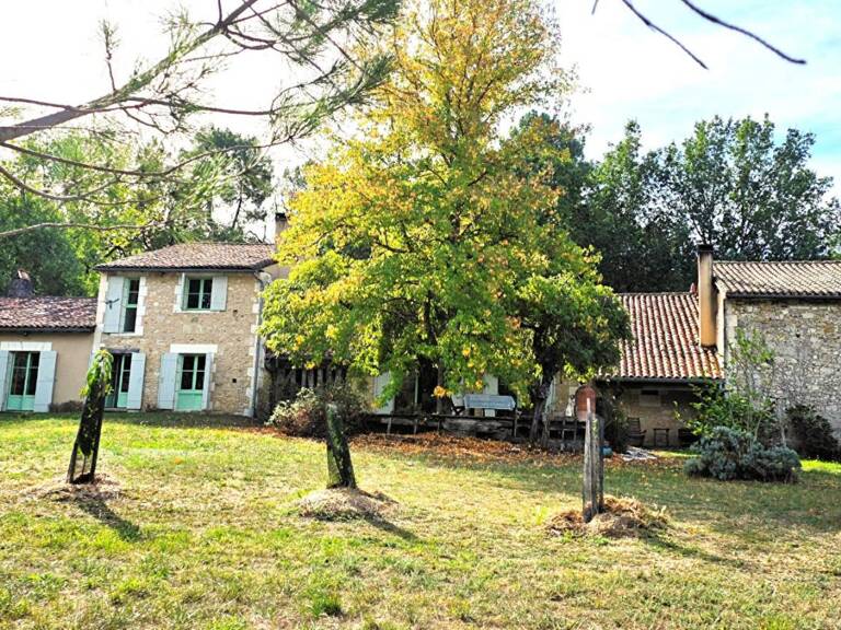 Propriété en pierre de 280 m², sur un beau terrain de 1.3ha — photo 1