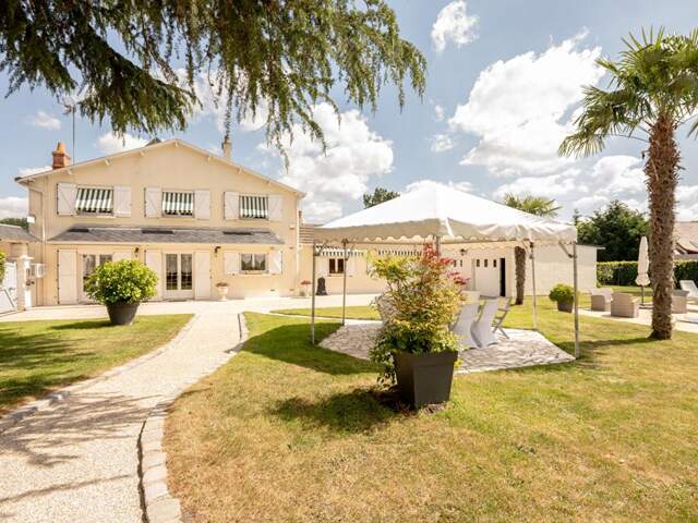 LIEUX UNIQUES ® - PROPRIÉTÉS PRIVÉES PROPOSE MAISON DE 118 M² SUR UN TERRAIN DE 2661 M² PROXIMITÉ C0NTRES — photo du bien