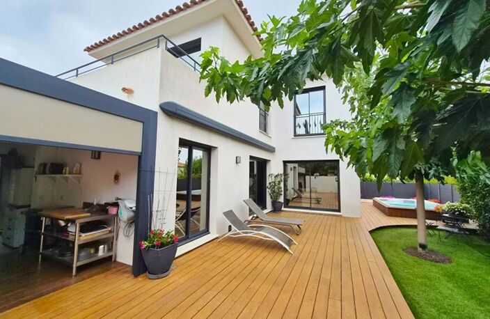 VILLA DE PRESTIGE T4 SANARY- Proche commerces et plages à pied — photo 3
