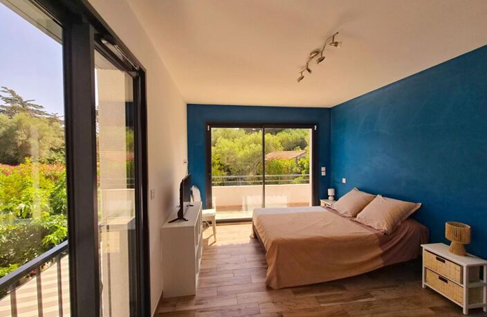 VILLA DE PRESTIGE T4 SANARY- Proche commerces et plages à pied — photo 4
