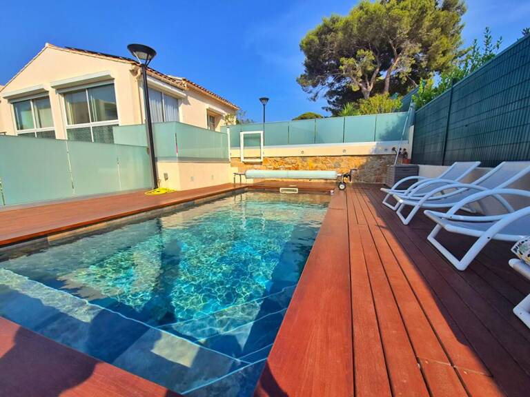 VILLA LE BRUSC- PROCHE PORT A PIED — photo 1