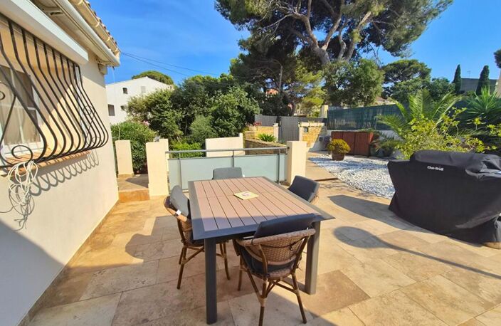 VILLA LE BRUSC- PROCHE PORT A PIED — photo 2