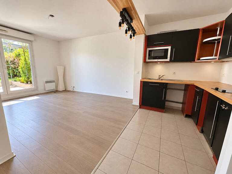 F2 de 39 m² + 34 m² de jardin/terrasse Rer D & B — photo 1