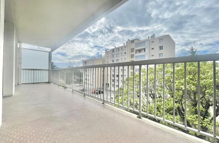 Location appartement 3 pièces 83 m² à Valence (26000) — photo 3