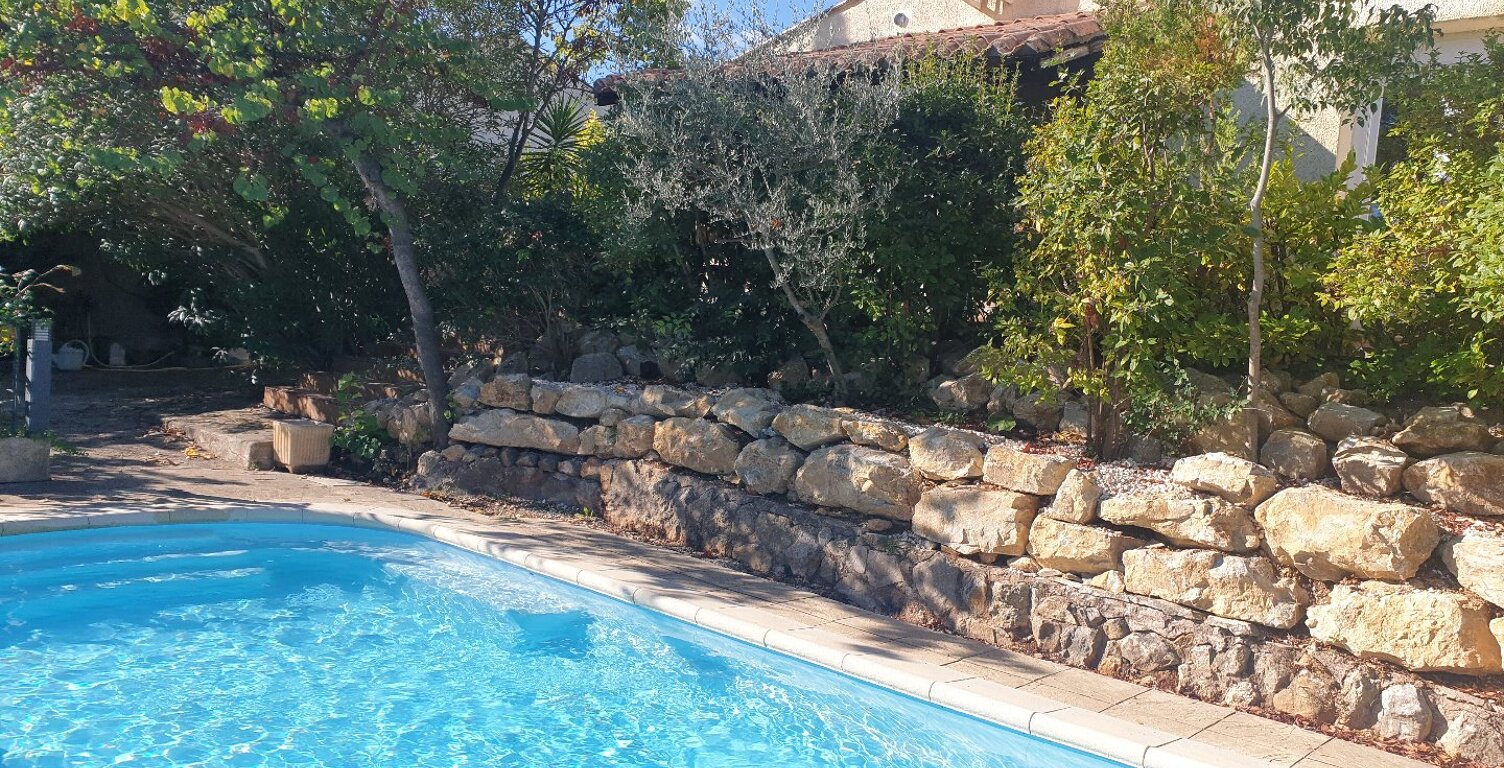 Villa — photo 1