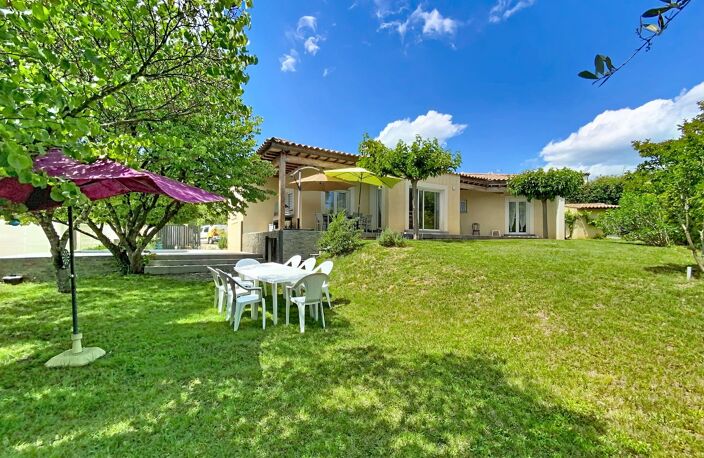 Villa — photo 2