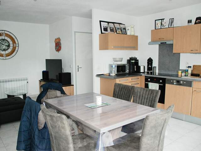 Appartement en très bon état à vendre proche commerces — photo du bien