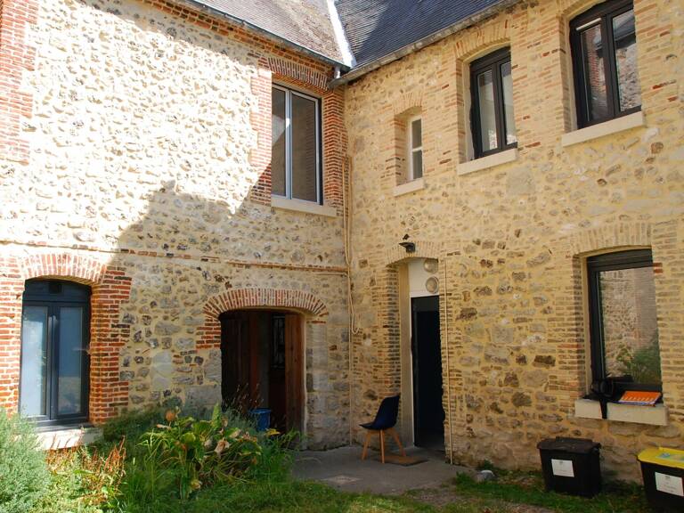 FECAMP IMMEUBLE DE RAPPORT DANS UNE MAISON BRIQUES ET SILEX AVEC JARDIN ET DEPENDANCES — photo 1
