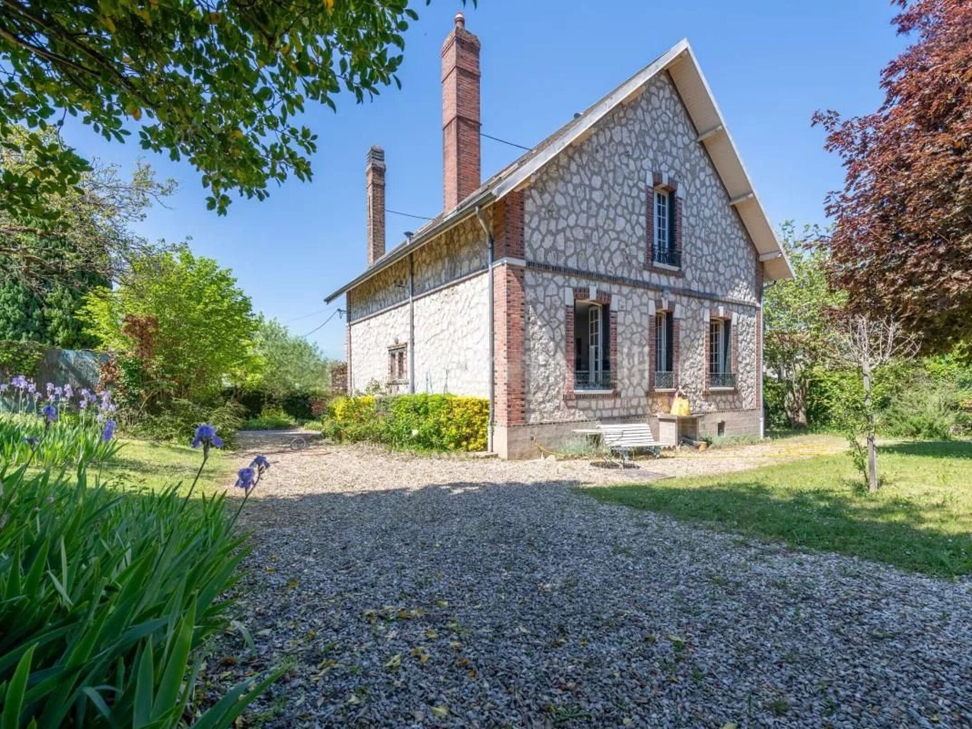 Maison 6 pièces 169 m² · à Pont-sur-Yonne · 169 m² · 250 000 €