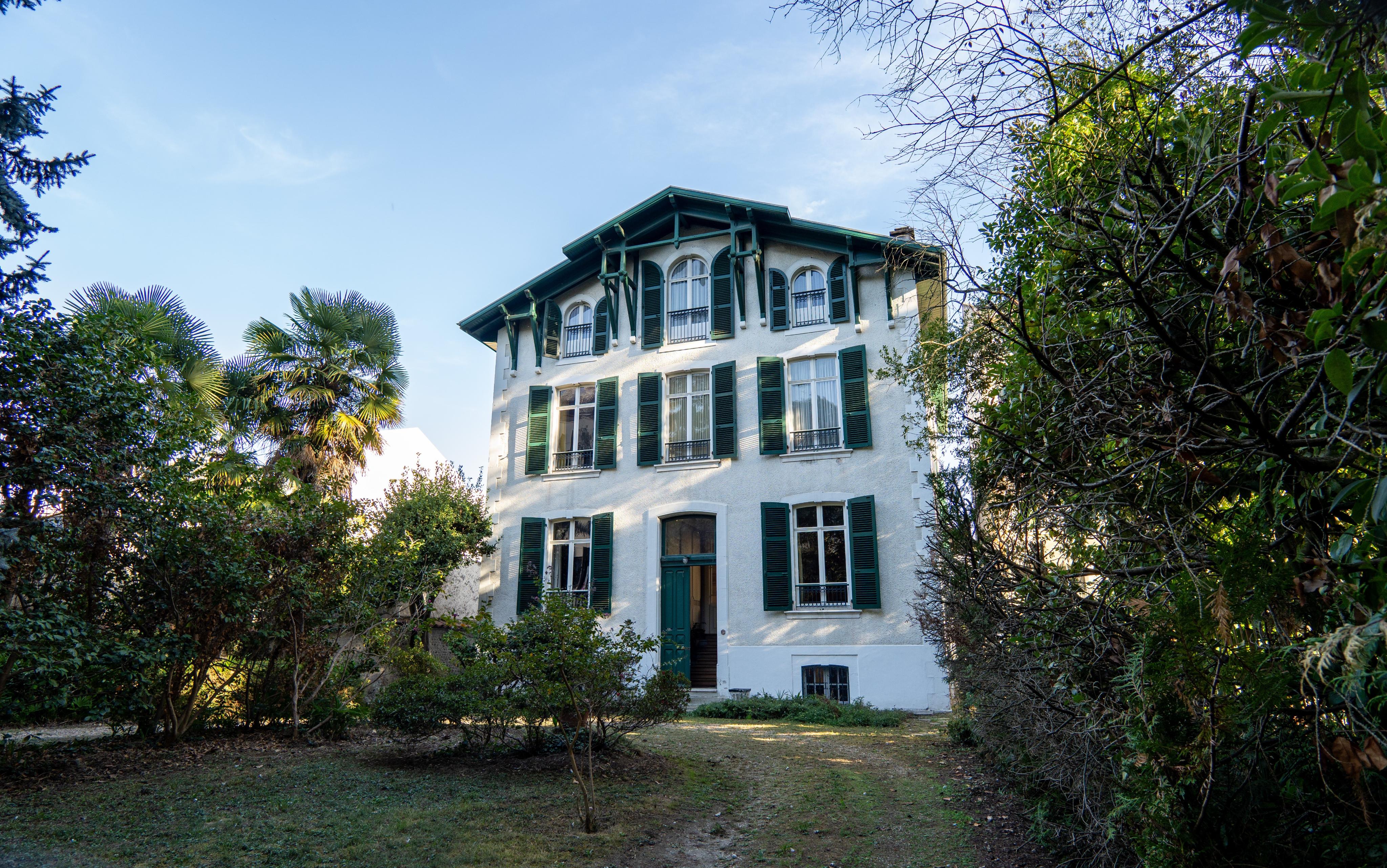 Villa / Maison  T12 à vendre Pau 64000