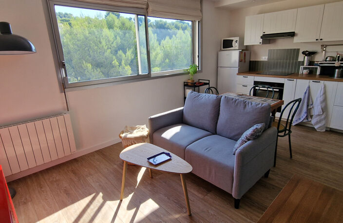La ciotat : Studio Meublé avec parking privé — photo 2