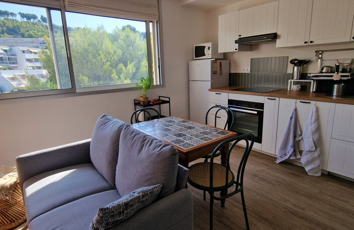La ciotat : Studio Meublé avec parking privé — photo 4
