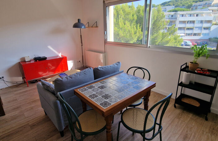 La ciotat : Studio Meublé avec parking privé — photo 5