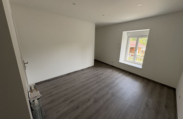MAISON RÉNOVÉ A SELLIERES — photo 3