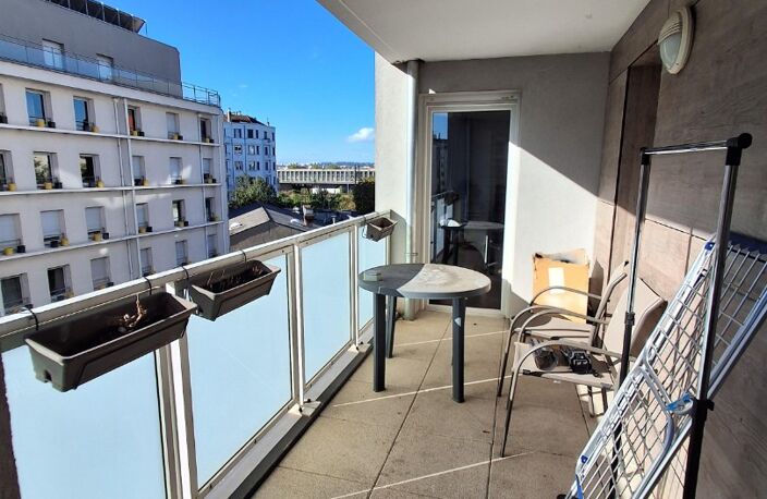 Location appartement 3 pièces 62 m² à Lyon 7 (69007) — photo 3