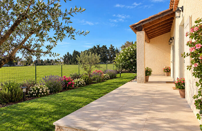 Saint Etienne du Grès : Villa de plein pied, 3 chambres, terrain 410m² — photo 2