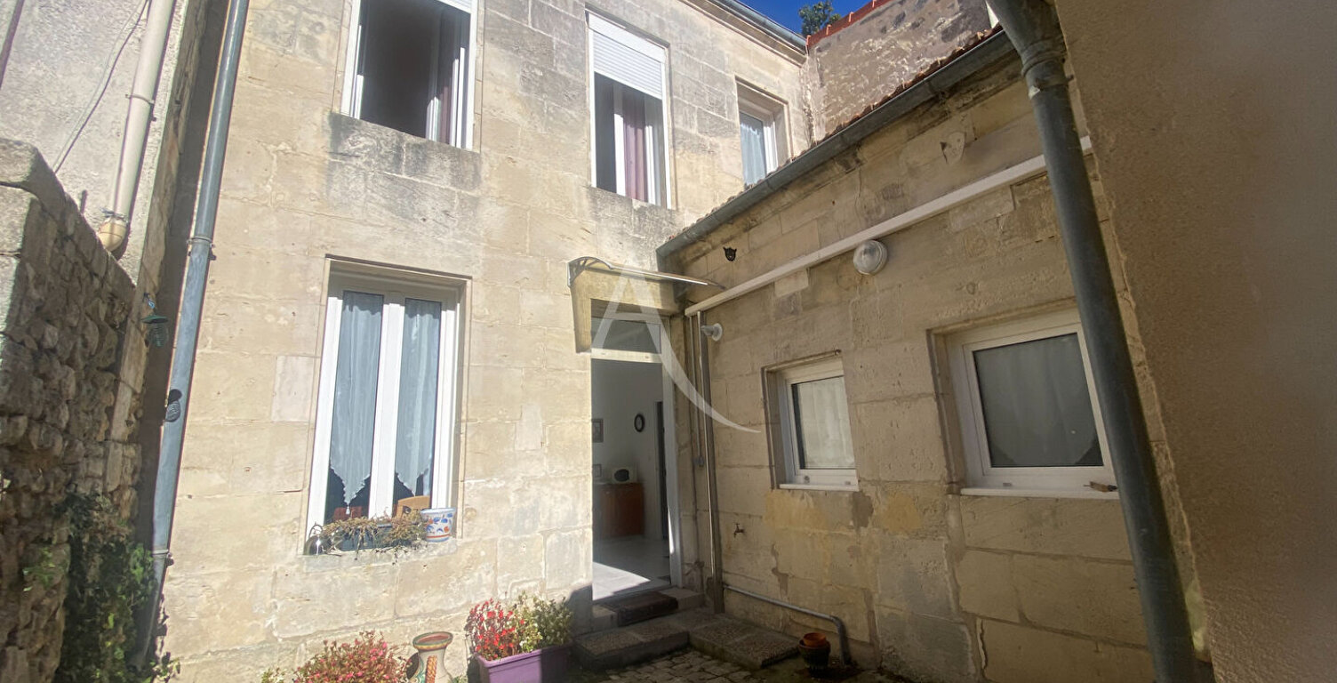 Maison de fond de cour avec extérieur et dépendance — photo 1