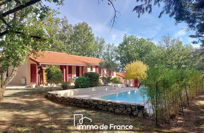 Maison de plain-pied avec piscine sur un terrain de 2 478 m² — photo du bien