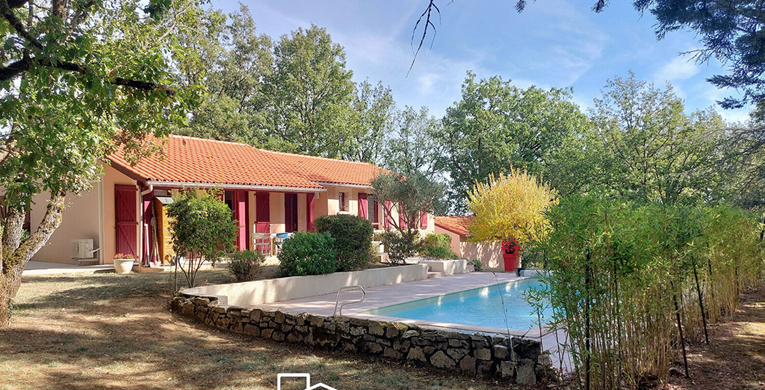 Maison de plain-pied avec piscine sur un terrain de 2 478 m² — photo 1