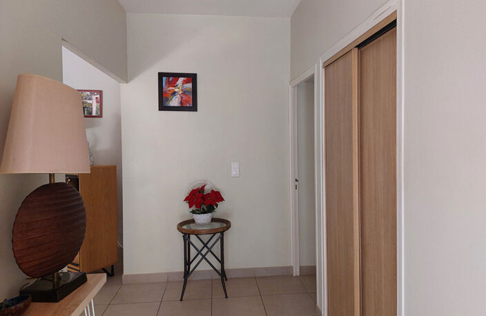 Maison de plain-pied avec piscine sur un terrain de 2 478 m² — photo 2