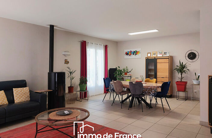 Maison de plain-pied avec piscine sur un terrain de 2 478 m² — photo 3