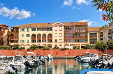 PORT FRÉJUS - STUDIO AVEC CHAMBRE FERMÉE, TERRASSE ET VUE SUR LE PORT — photo du bien