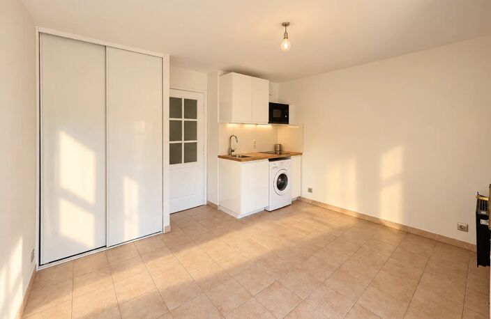 PORT FRÉJUS - STUDIO AVEC CHAMBRE FERMÉE, TERRASSE ET VUE SUR LE PORT — photo 3
