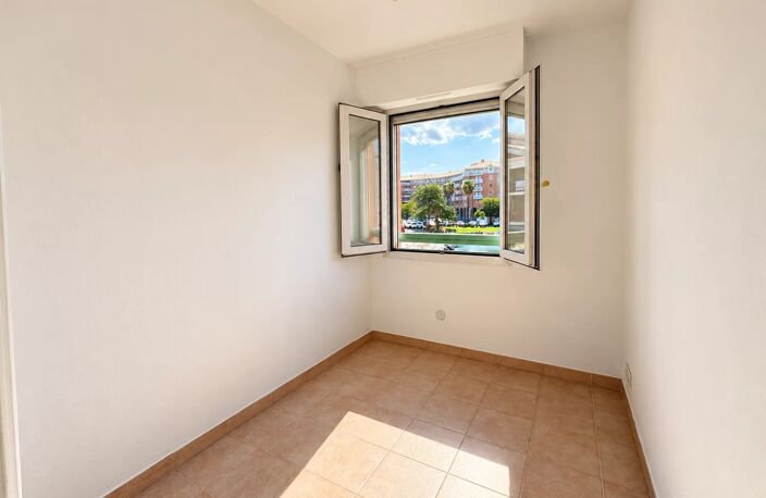 PORT FRÉJUS - STUDIO AVEC CHAMBRE FERMÉE, TERRASSE ET VUE SUR LE PORT — photo 5