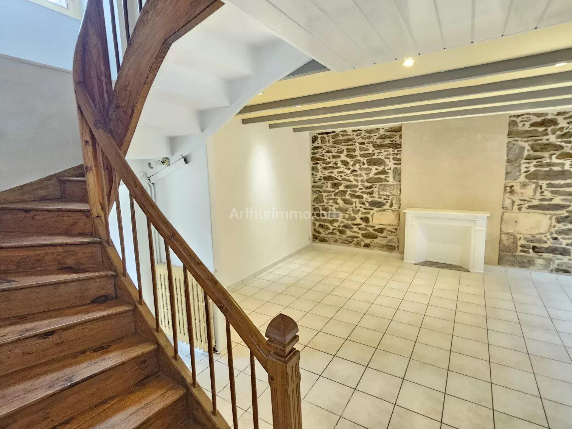 Maison 6 pièces 112 m² · à Belle-Isle-en-Terre · 112 m² · 795 €/mois