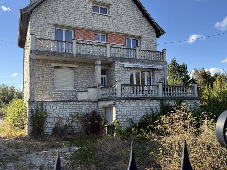 Maison familiale de 200 m2 avec 5 chambres à Dordives et son terrain de 2800 m2. — photo 1