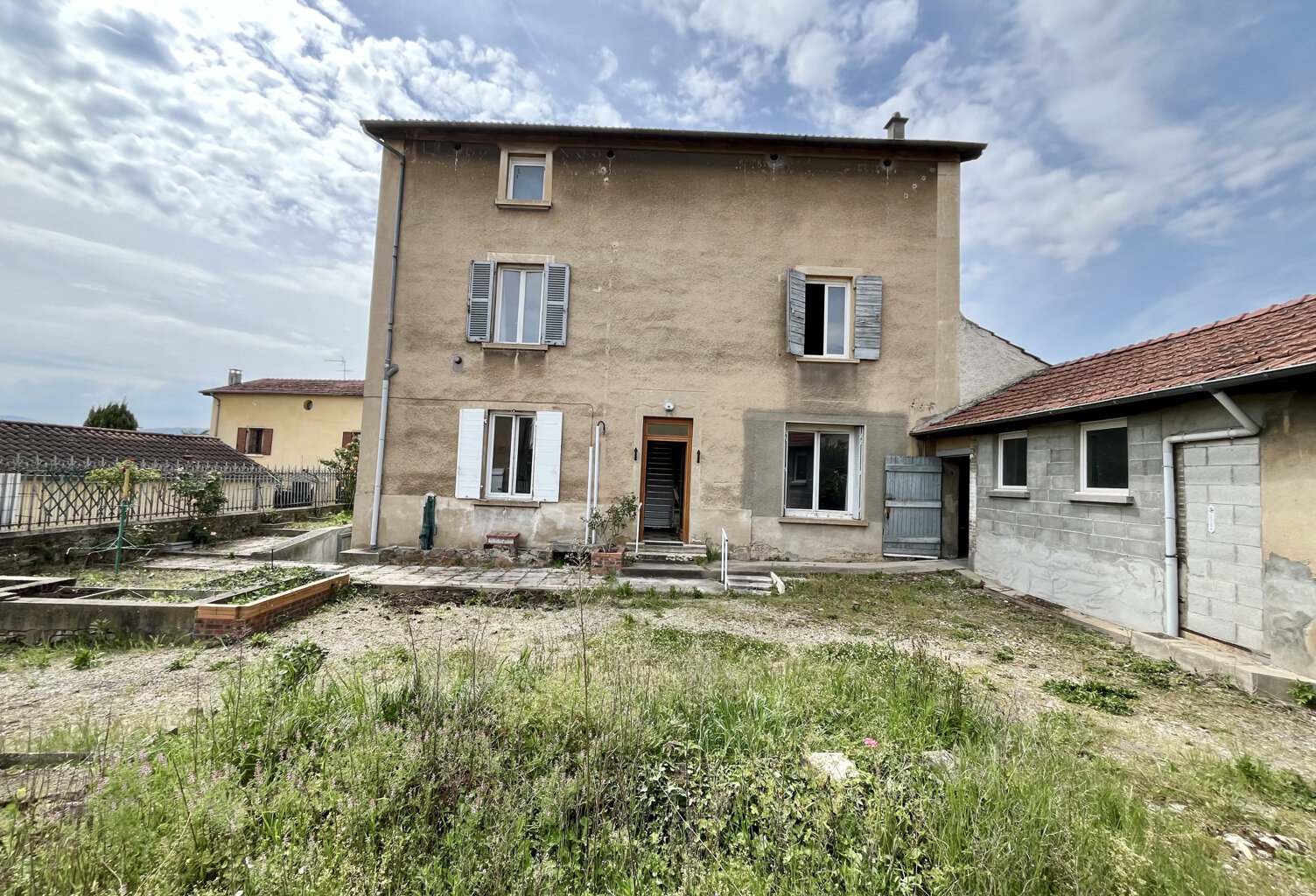 Centre de Craponne, maison individuelle à rénover avec dépen — photo 1