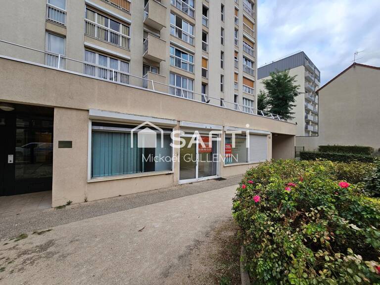 IVRY-SUR-SEINE  LOCAL PROFESSIONNEL DE 201 M² — photo 1