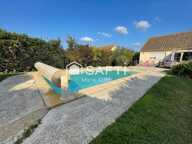 Maison de plain-pied lumineuse avec piscine, grand sous-sol aménagé — photo 3